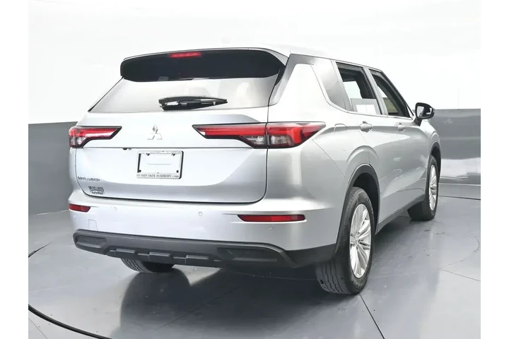 $17996 : Mitsubishi Outlander 2024 ES image 5