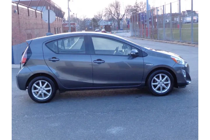 $11950 : 2015 Prius c Four image 5