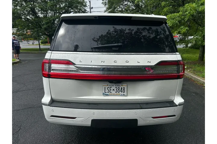 $49500 : 2020 Navigator L Reserve 4WD image 3