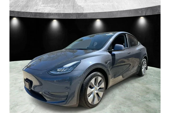 $31705 : Tesla Model Y 2023 AWD Long image 7