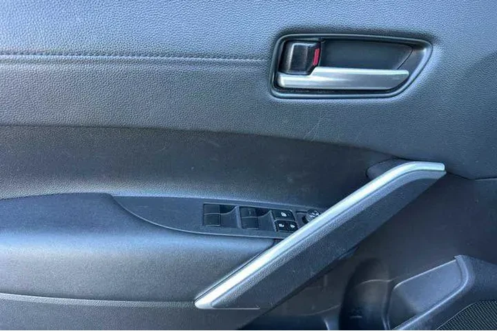 $23903 : Toyota Corolla Cross 2024 AW image 10