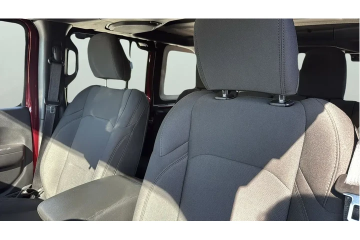 $25888 : Jeep Wrangler Unlimited 2021 image 10