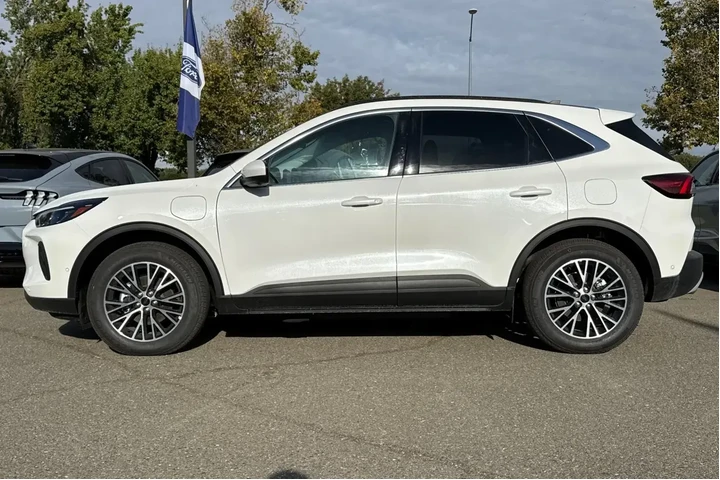 $39550 : Ford Escape Plug-In Hybrid 2 image 7