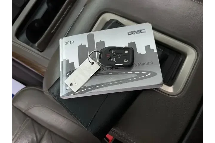 $32000 : GMC Yukon XL 2019 4x4 Denali image 6