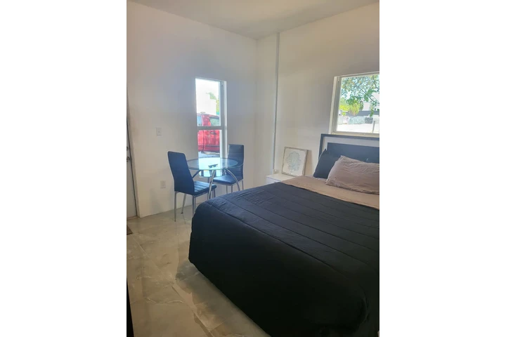 $950 : CUARTO/Entrada privada. image 2