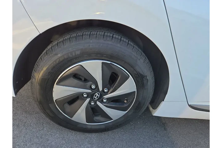 $10999 : Hyundai IONIQ Hybrid 2017 SE image 3