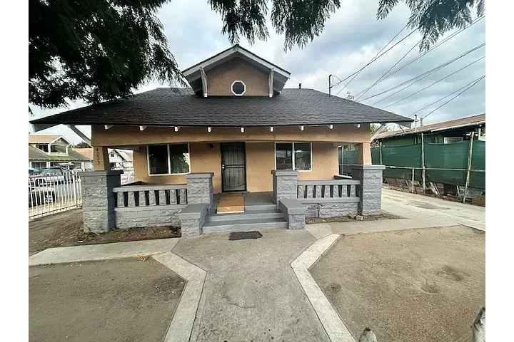 $1850 : Fresh 3bd 1ba @Huntington image 2