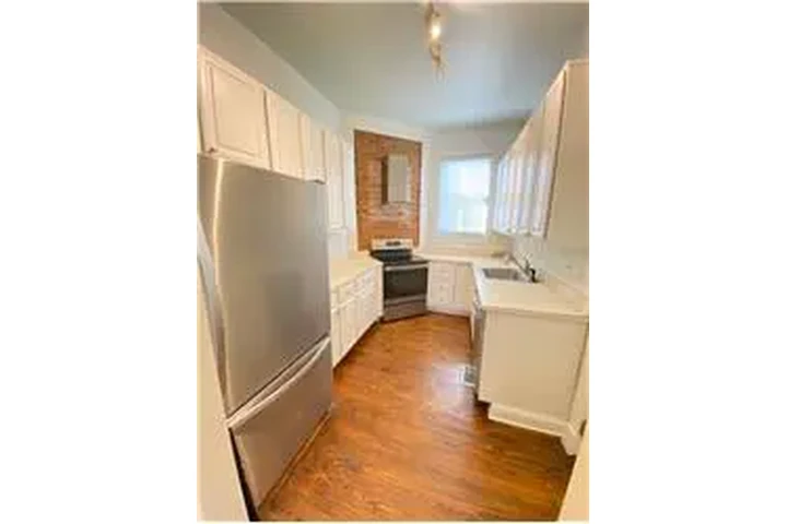 $2400 : Rental property with 2 bedro image 9