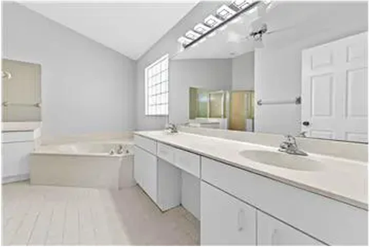 $3900 : Rental property with 3 bedro image 5