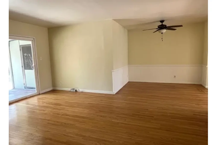 $2459 : Beautiful 3bed house image 3