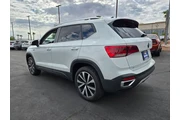 $20594 : Volkswagen Taos 2023 SE 4dr thumbnail