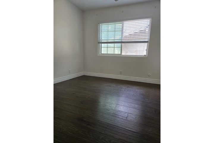$1000 : Se renta cuarto Santa Ana image 6