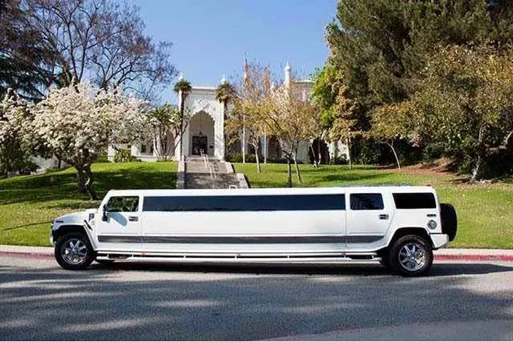 SERENTAN LIMOSINAS LA hummer image 2