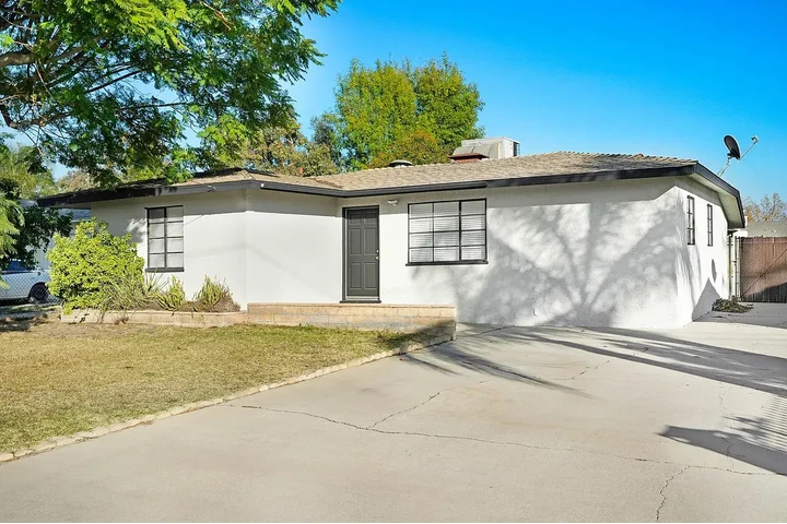 $1200 : Fontana - 3 Recamaras image 3