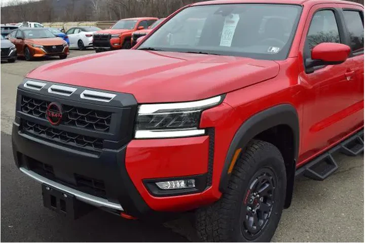 $39900 : Nissan Frontier 2025 4x4 PRO image 2