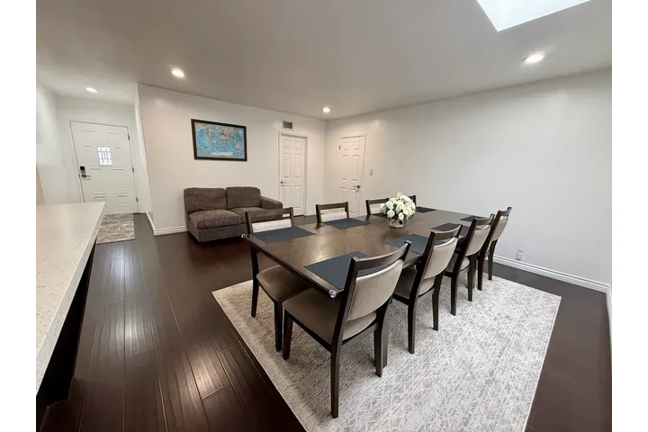 $1550 : Garden Grove Blvd image 3