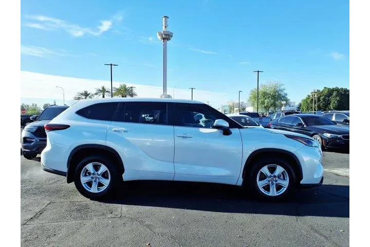 $36320 : Toyota Highlander 2024 LE 4d image 7