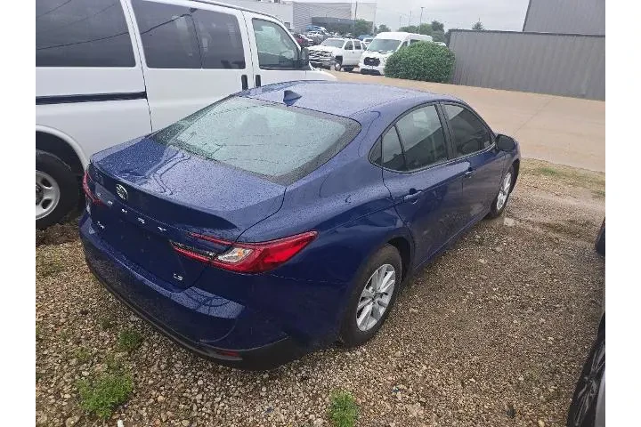 $31870 : Toyota Camry 2026 XLE 4dr Se image 3