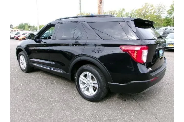 $31582 : Ford Explorer 2022 AWD XLT 4 image 8