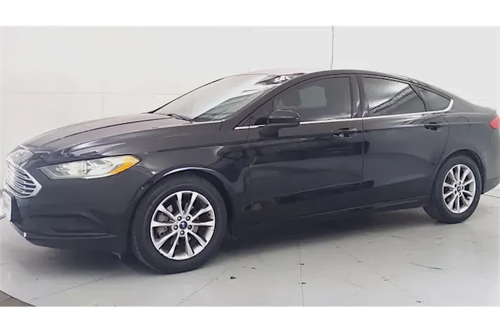2015 Escape SE 4WD image 1