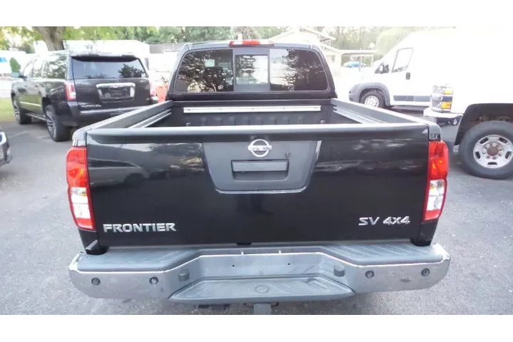 $13900 : 2016 Frontier SV V6 image 9