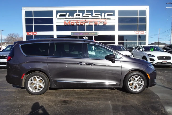 $25995 : 2020 PACIFICA image 5