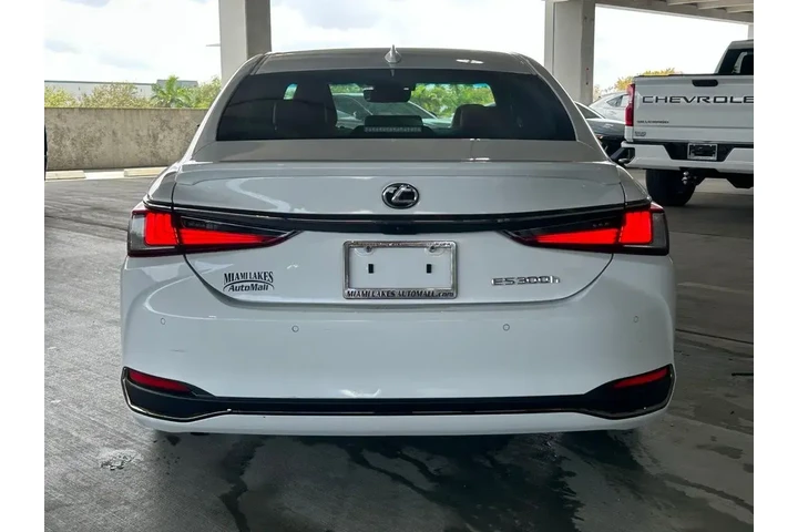$35990 : Lexus ES 300h 2023 F SPORT D image 2