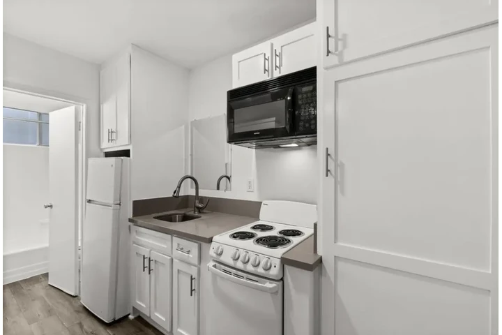 $1500 : 1 bedroom Apartment in Carson image 2