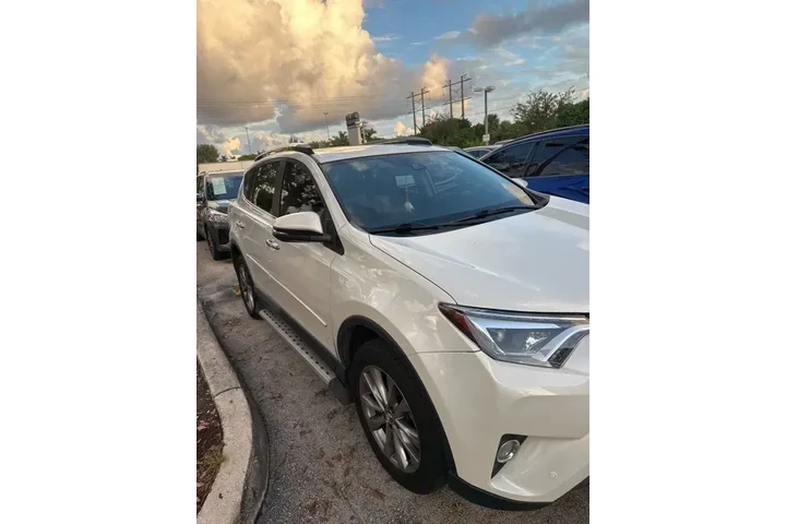 $18490 : Toyota RAV4 2017 Limited 4dr image 3