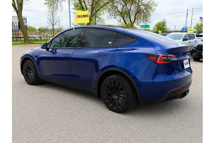 $31977 : Tesla Model Y 2023 AWD 4dr C image 8