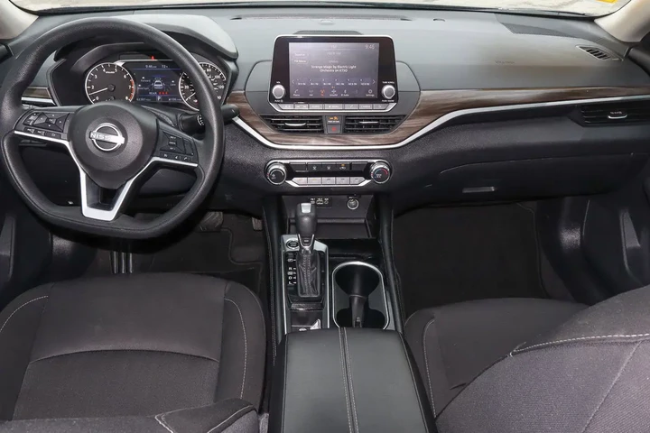 $19488 : 2023 Altima 2.5 SV image 10