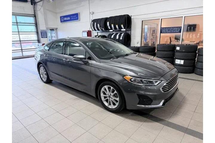 $17987 : Ford Fusion Hybrid 2020 SEL image 1