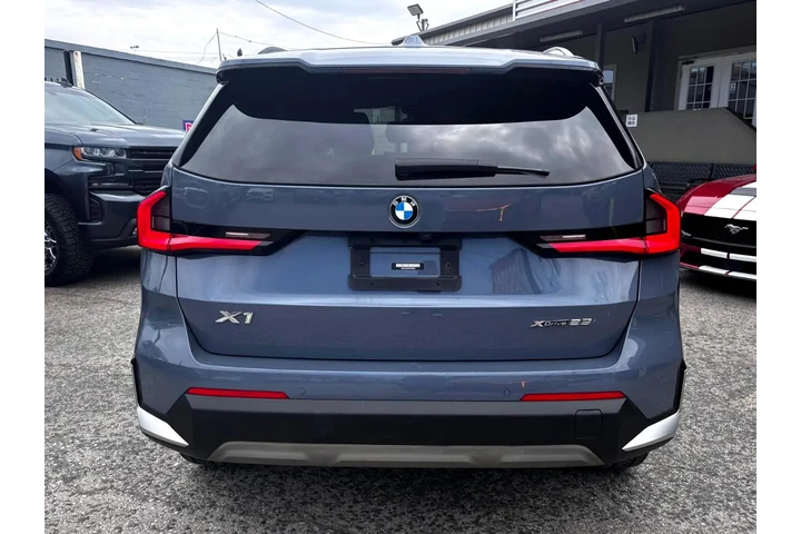 2023 BMW X1 xDrive28i image 4