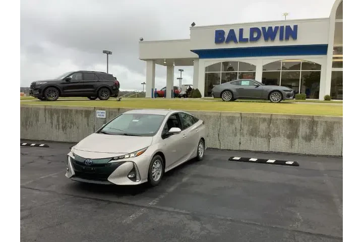 $23900 : Toyota Prius Prime 2017 Adva image 3