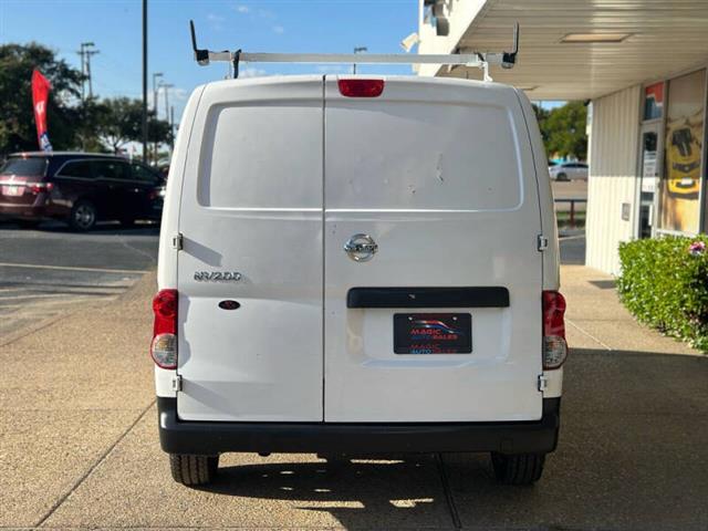 $13900 : 2017 NV200 S image 8