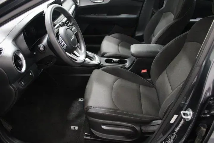 $17989 : Kia Forte 2023 LXS 4dr Sedan image 5