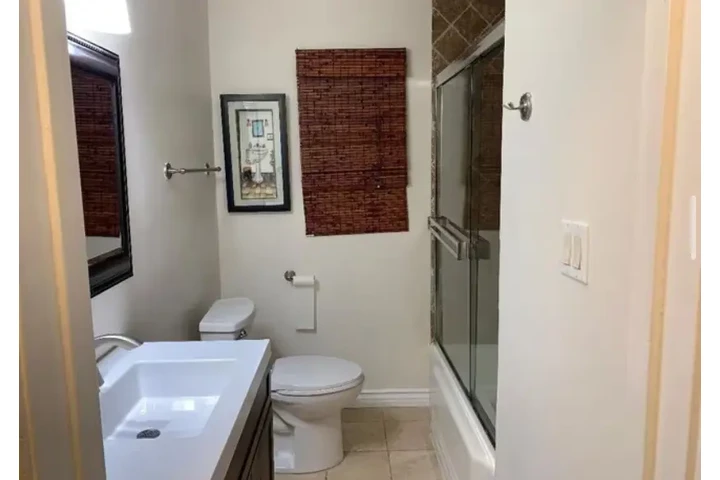 $4000 : 18233 Welby Way, Los Angeles, image 4