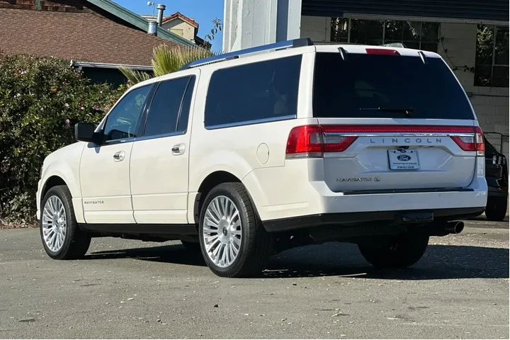 $18900 : Lincoln Navigator L 2017 4x4 image 6