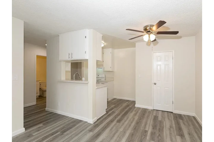 $1100 : Apartamento listo para vivir image 5
