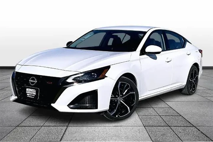 $22603 : Nissan Altima 2025 2.5 SR 4d image 1