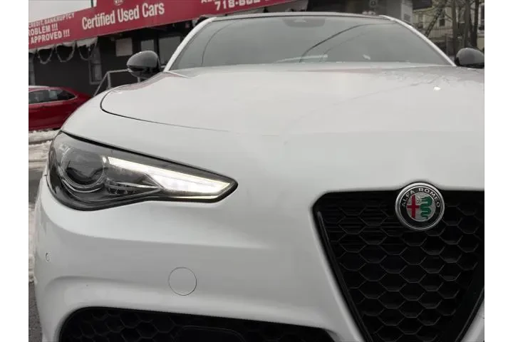 $24495 : Alfa Romeo Giulia 2022 AWD T image 9