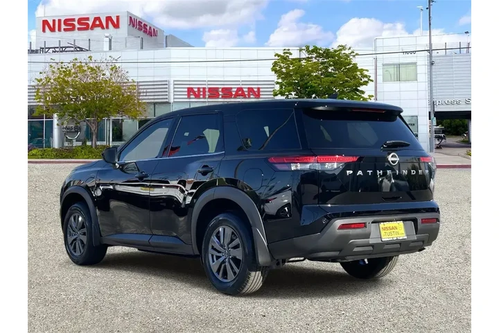 $38475 : Nissan Pathfinder 2025 S 4dr image 2
