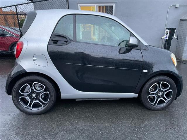 $8900 : Used 2018 fortwo electric dri image 5