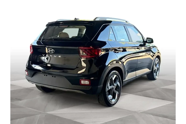 $17854 : Hyundai VENUE 2025 SEL 4dr C image 8