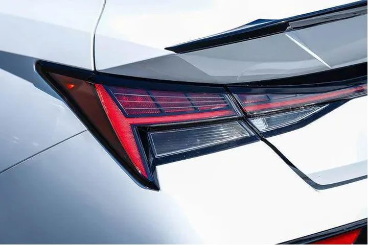 $24488 : Hyundai ELANTRA 2025 N Line image 10