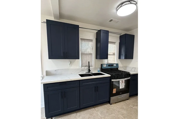 $980 : Fully Remodeled 2-Bedroom image 6