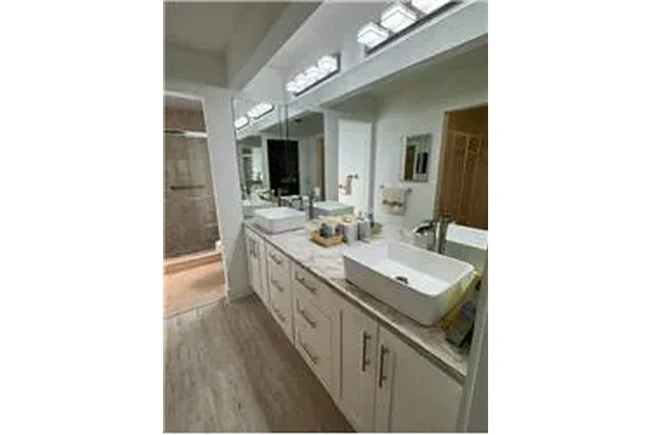 $5000 : Rental property with 2 bedro image 4