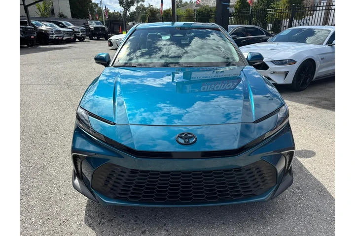 2025 Camry SE image 2