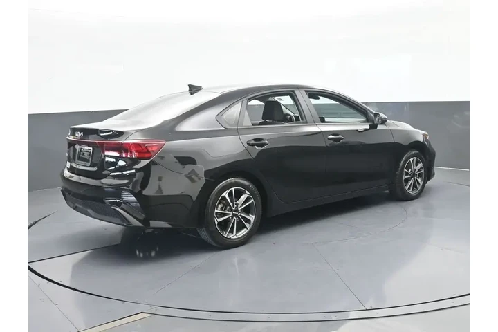 $15298 : Kia Forte 2024 LXS 4dr Sedan image 6