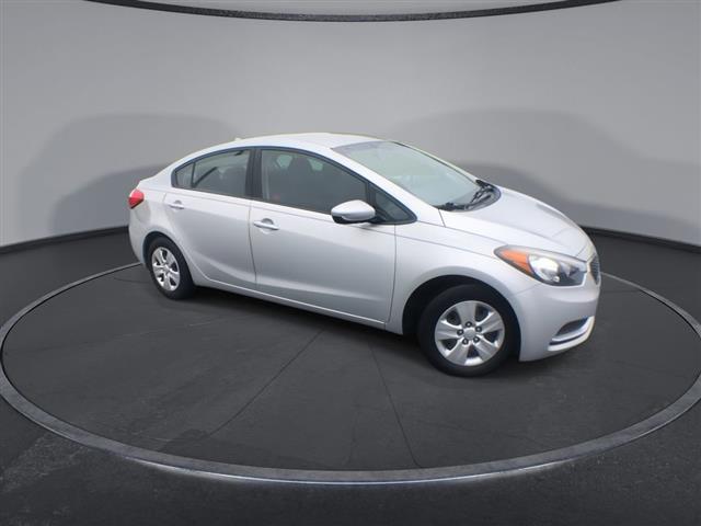 $9500 : PRE-OWNED 2016 KIA FORTE LX image 2